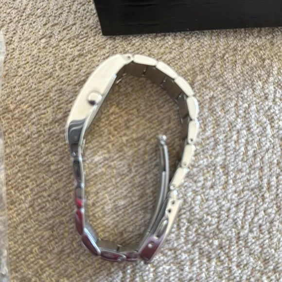 EUC Guess Women’s Black Dial Silver Bracelet Watch, with box - Picture 6 of 14